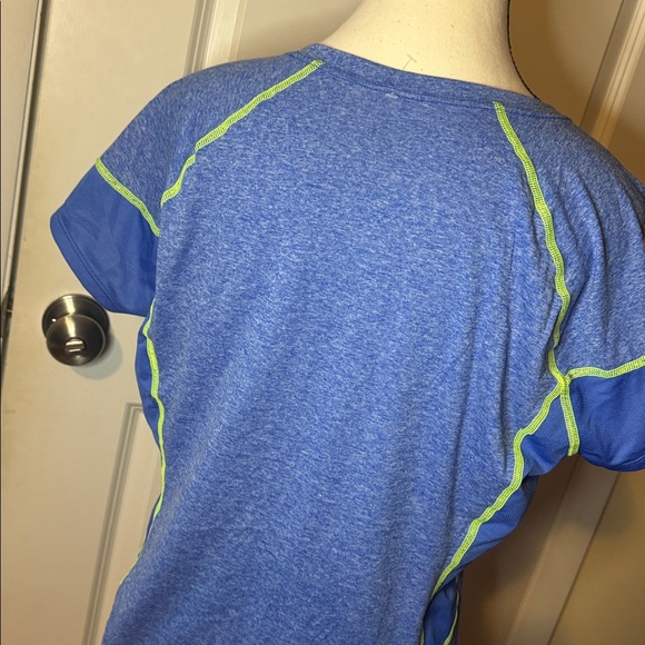The north face women’s short sleeve blue v neck flash dry T shirt LG - Picture 5 of 6